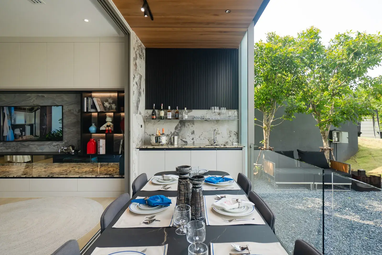 Outdoor dining terrace